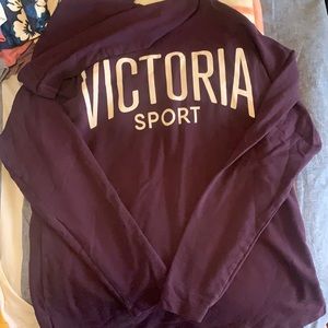 Long sleeve athletic shirt